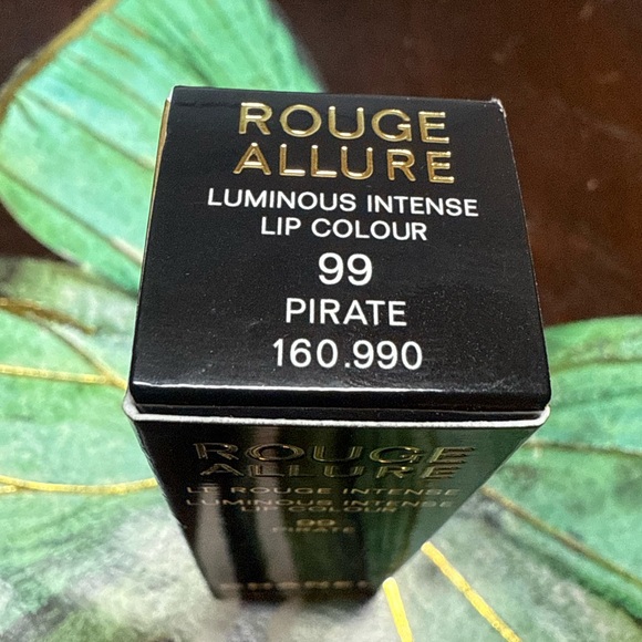CHANEL Rouge Allure Lipstick in Pirate - Picture 6 of 14